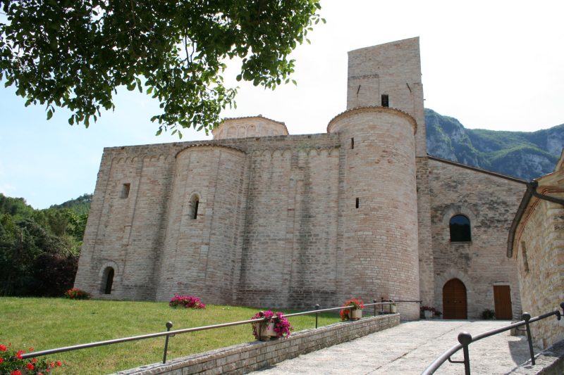 San Vittore Kirche in Genga
