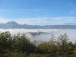 Apiro im Nebel