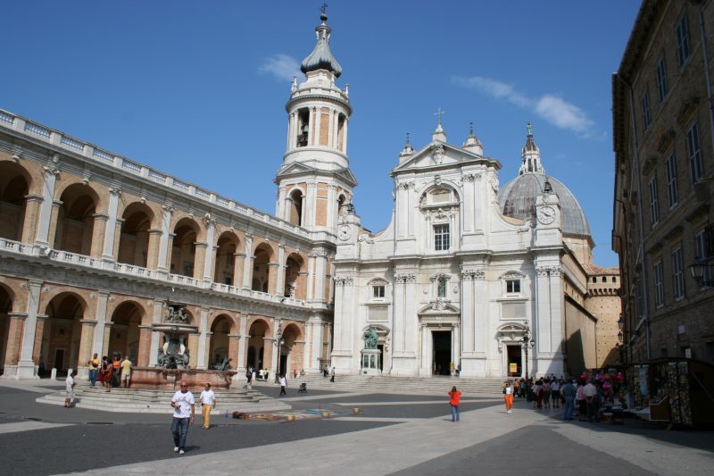 La Piazza della Madonna a Loreto