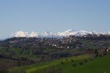 Macerata und die Sibillini Berge im Hintergrund