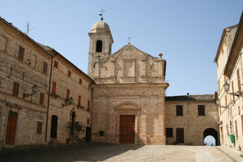 Malugero Melo square in Monsampietro Morico