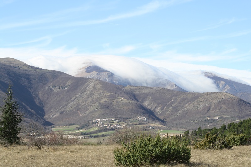 Monte Catria von der Gemeinde Sassoferrato aus gesehen