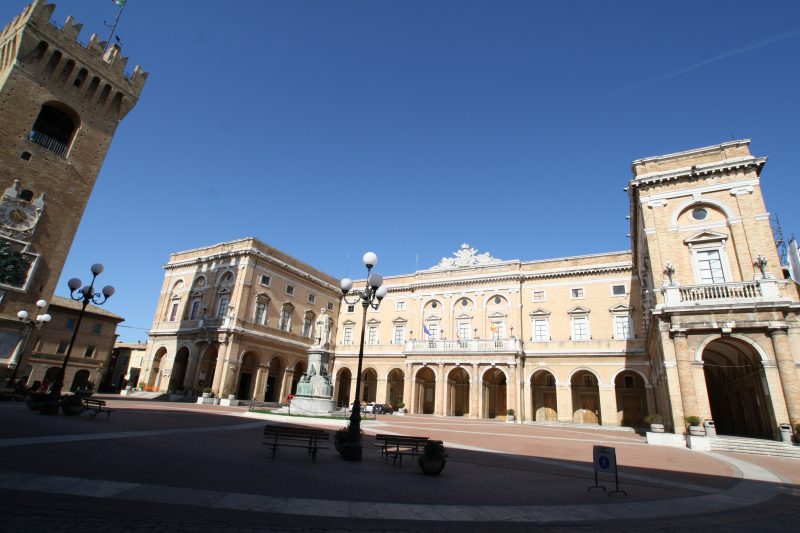 Recanati, piazza Giacomo Leopardi