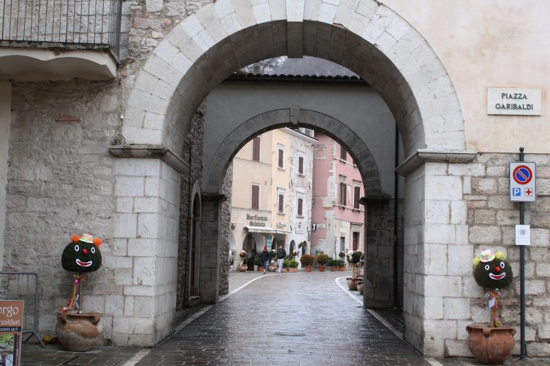 Visso arch