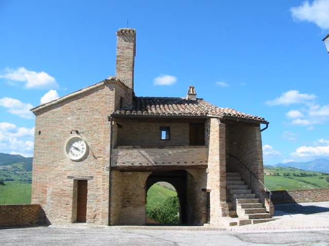 Castello di Loretello - porta