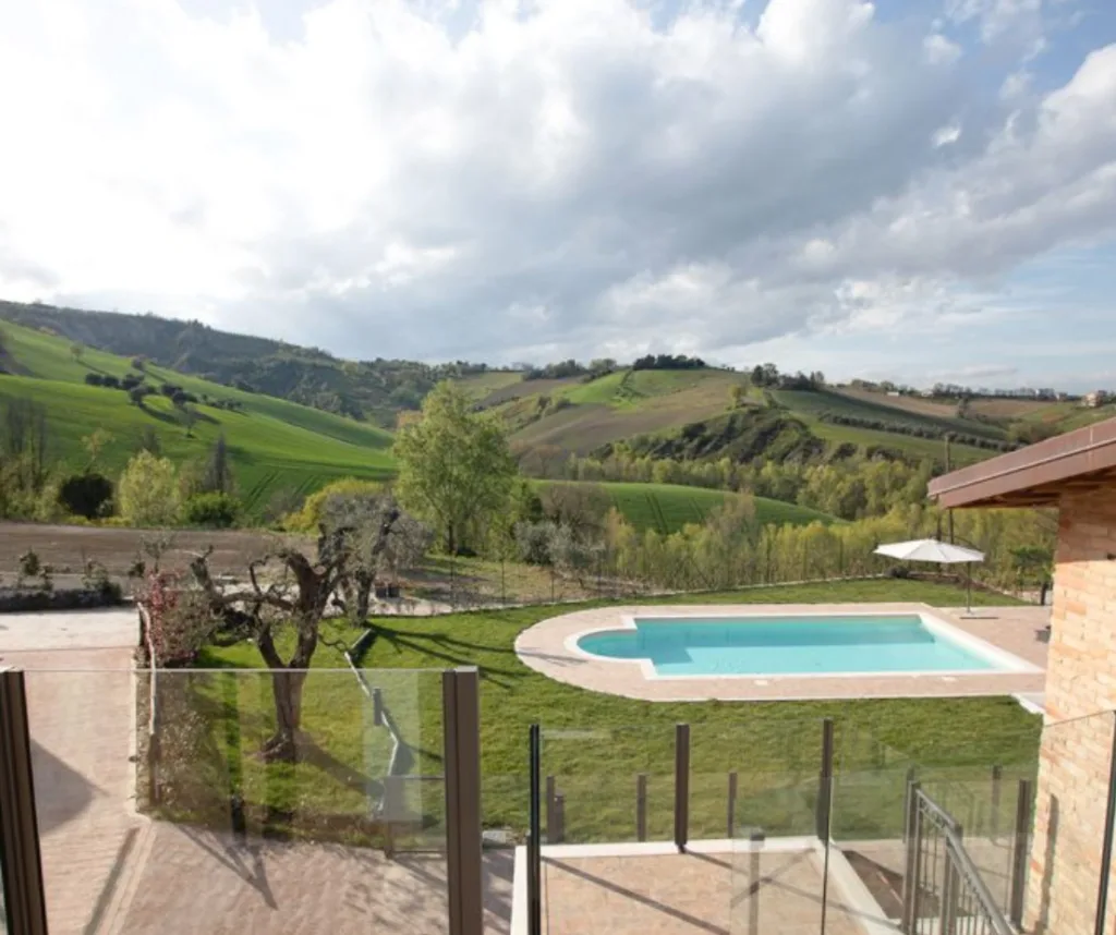 Agriturismo San Filippo Neri - Castignano (AP) - Agriturismo Marche - Piscina