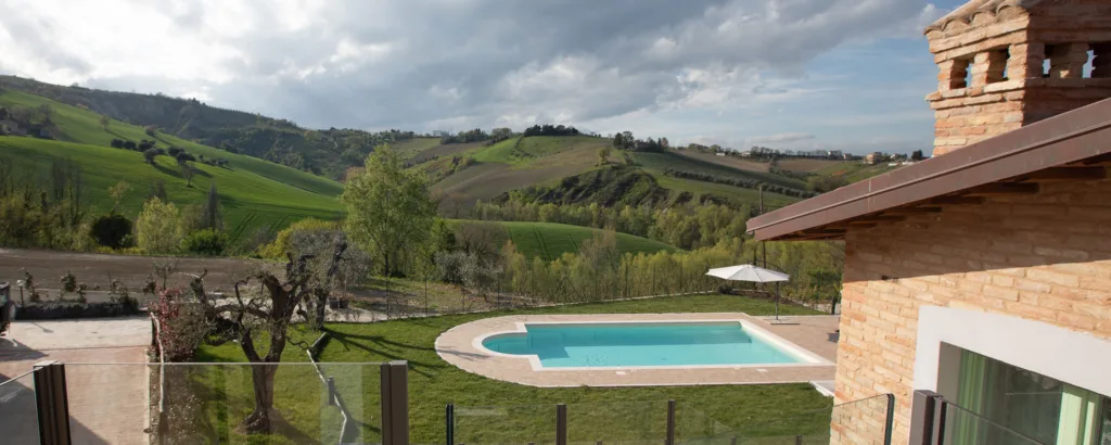 Agriturismo San Filippo Neri - Castignano (AP) - Agriturismo Marche - Piscina